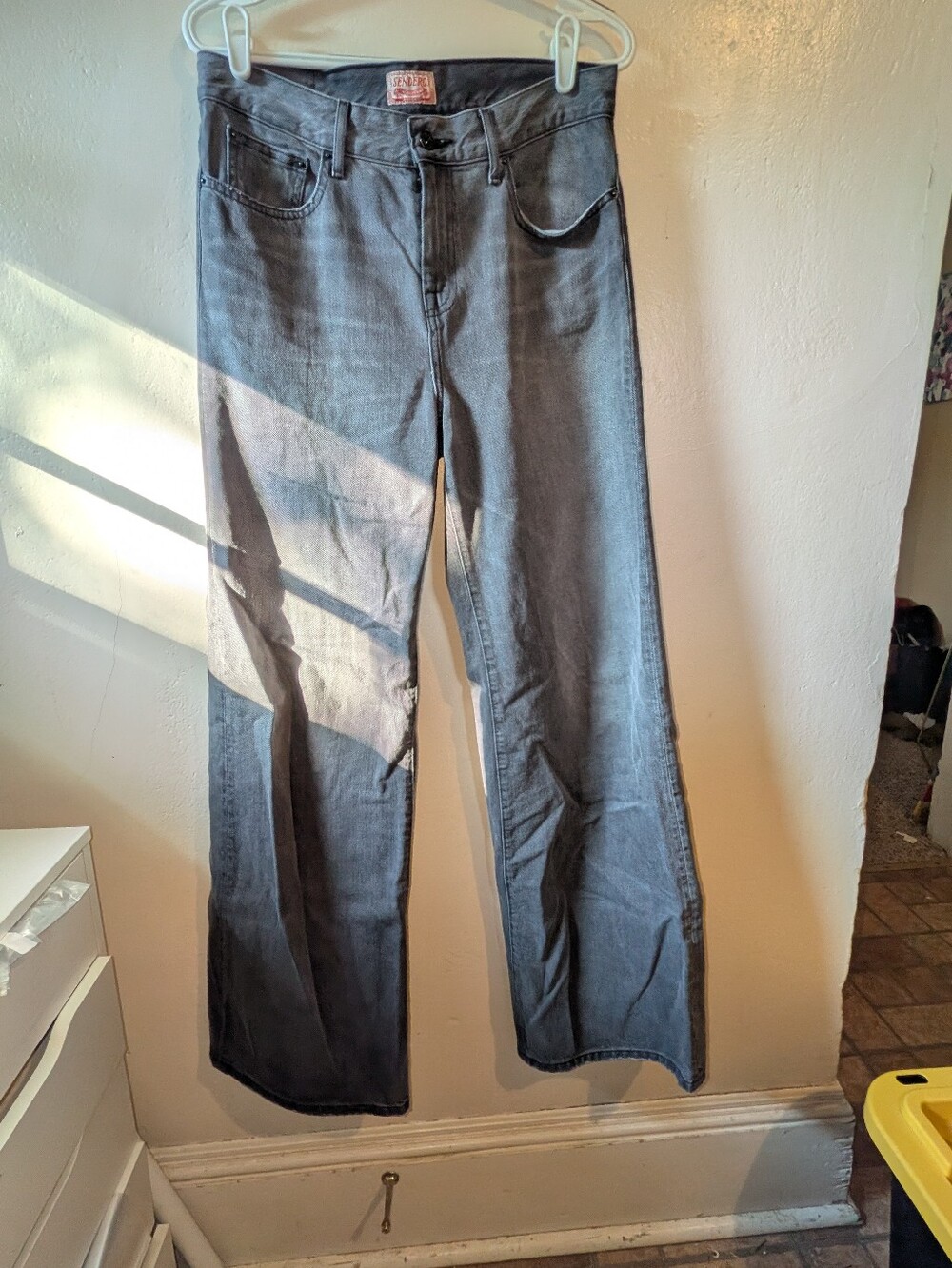 Sendero Gray Flare Wide-Leg Jeans - Classic Women's Style Size 28